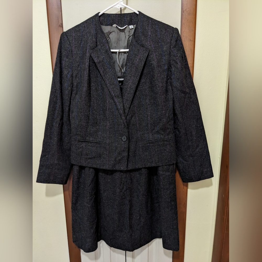 Vintage Gilmore 2 Piece Lined Blazer and Skirt Suit Set Pinstripe Detail Size 10